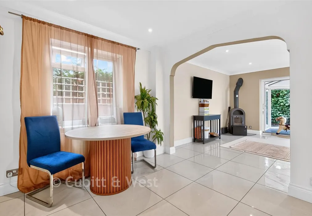 Dining Area - Clements Mead, Leatherhead, Surrey - Wards of Kent