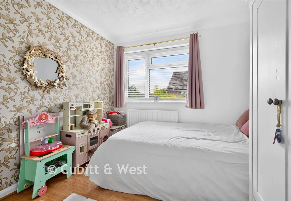 Bedroom - Clements Mead, Leatherhead, Surrey - Wards of Kent