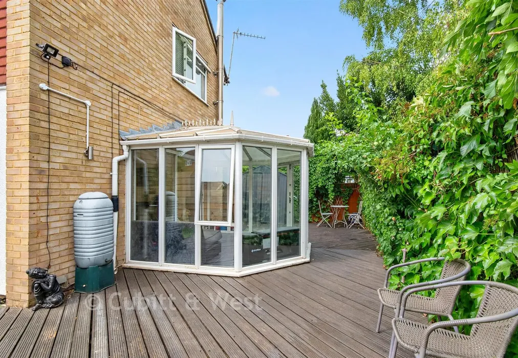 Garden - Clements Mead, Leatherhead, Surrey - Wards of Kent