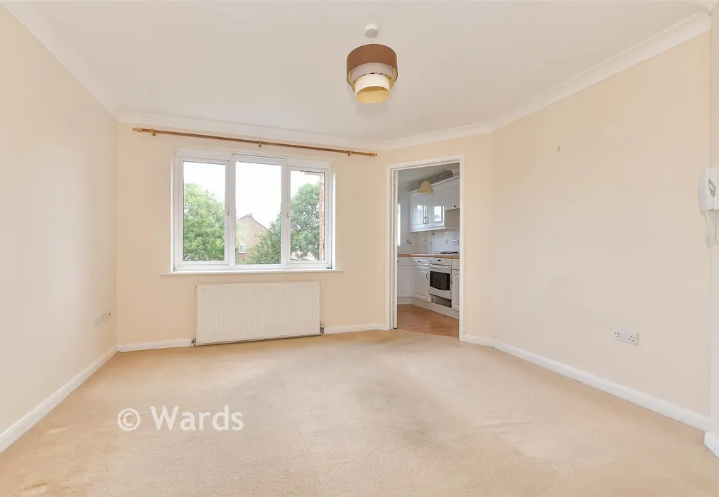 Lounge/Diner - Herne Bay Road, Tankerton, Whitstable, Kent - Wards of Kent