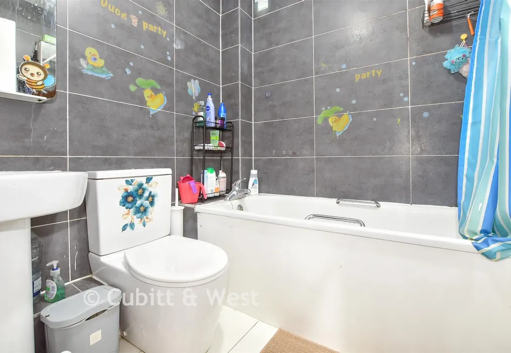 Bathroom - St. Leonard's Park, East Grinstead, West Sussex - Wards of Kent
