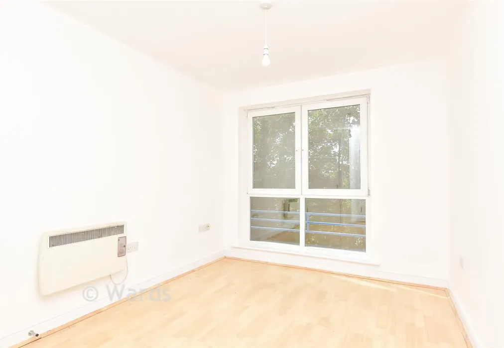 Bedroom 1 - Stuart Road, Gravesend, Kent - Wards of Kent