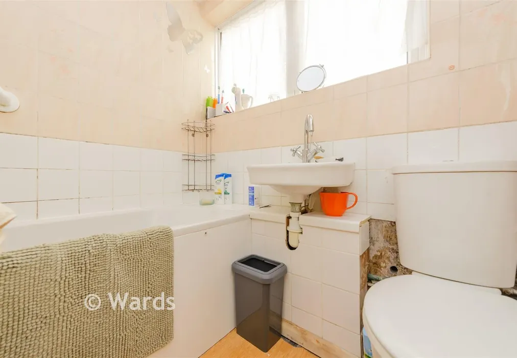 Bathroom - Orchard Road, Upper Belvedere, Kent - Wards of Kent
