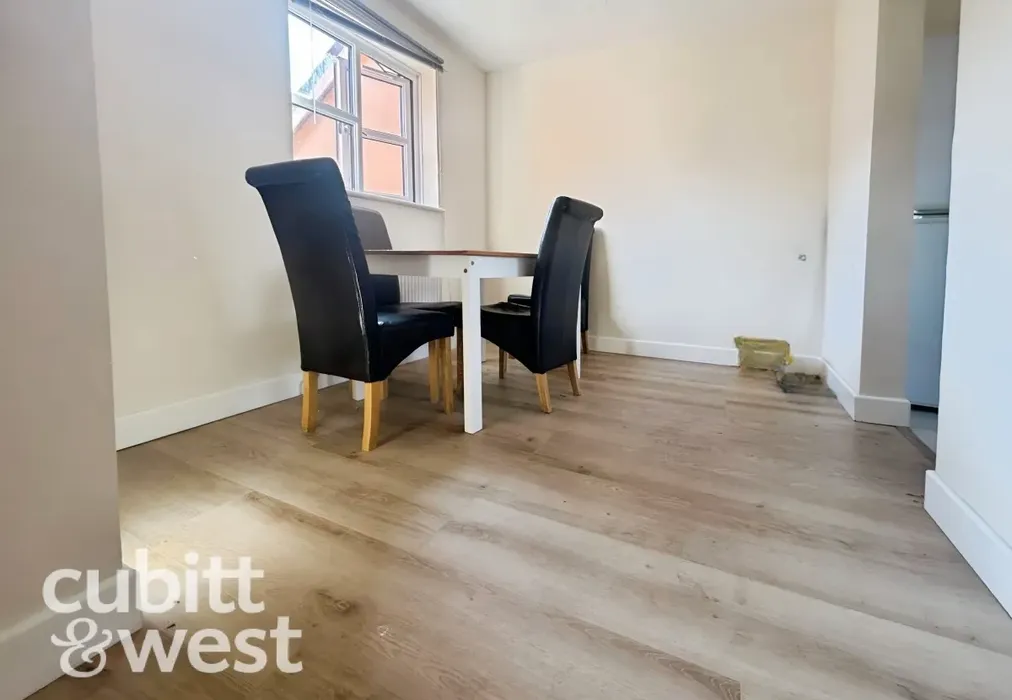  - DEPOSIT ALTERNATIVE AVAILABLE Greetham Street Southsea PO5 - Wards of Kent