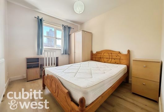 DEPOSIT ALTERNATIVE AVAILABLE Greetham Street Southsea PO5 - Wards of Kent