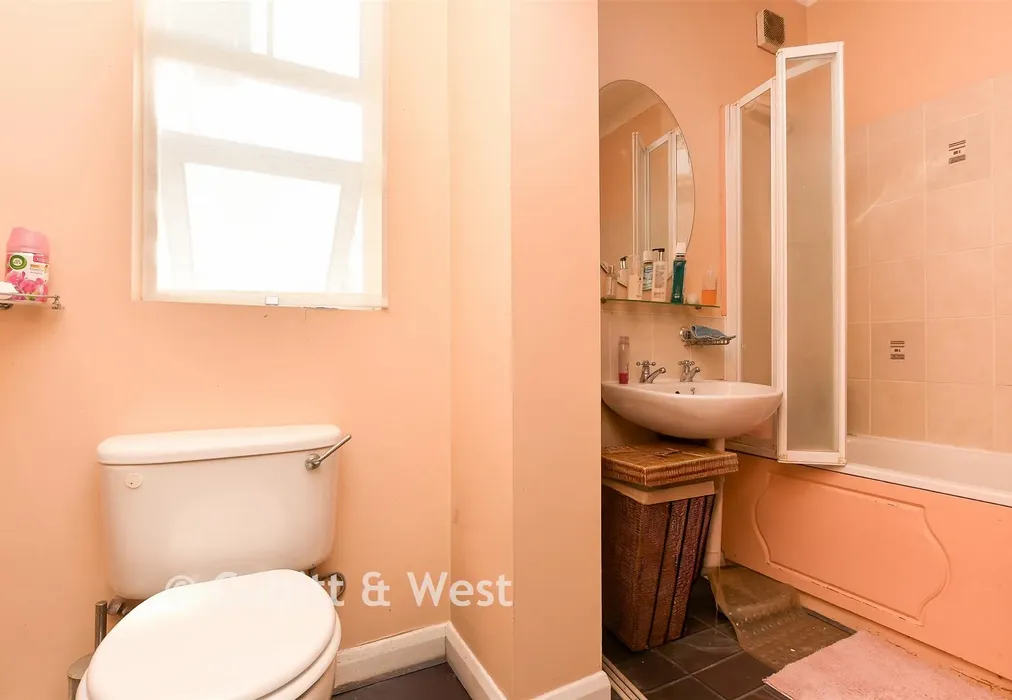 Bathroom - Shirley Oaks Road, Shirley Oaks Village, Surrey - Wards of Kent