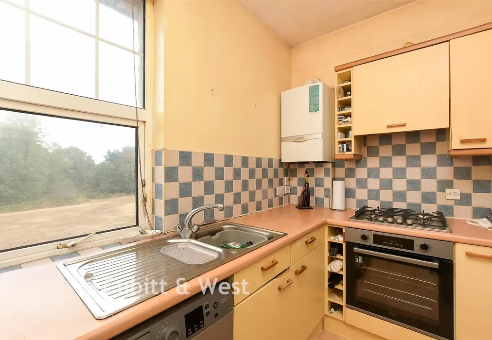 Kitchen - Shirley Oaks Road, Shirley Oaks Village, Surrey - Wards of Kent