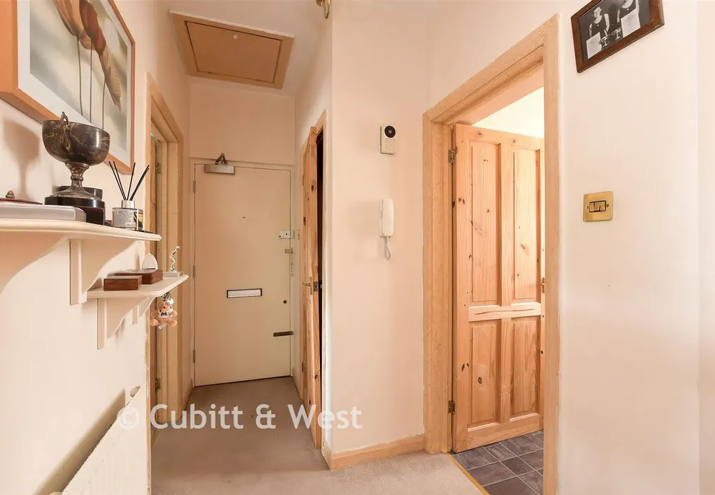 Entrance Hall - Shirley Oaks Road, Shirley Oaks Village, Surrey - Wards of Kent
