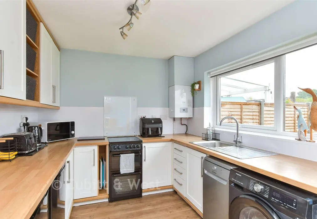 Kitchen - Rosvara Avenue, Westergate, West Sussex - Wards of Kent