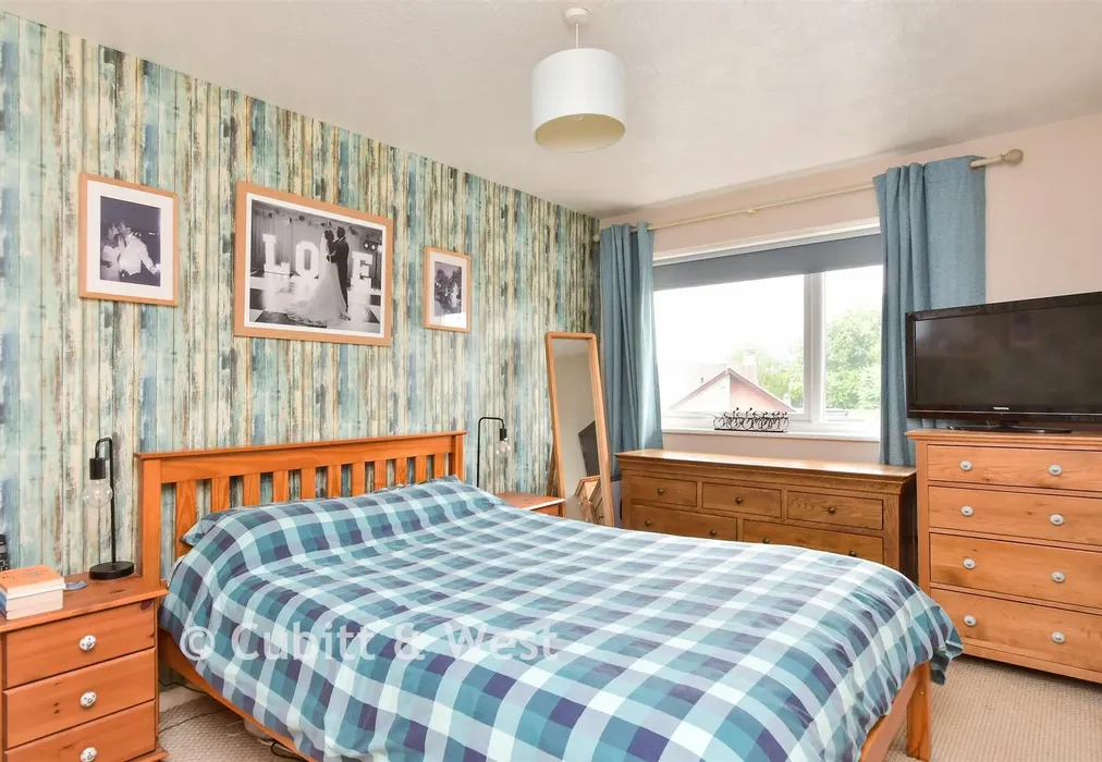 Bedroom 1 - Rosvara Avenue, Westergate, West Sussex - Wards of Kent