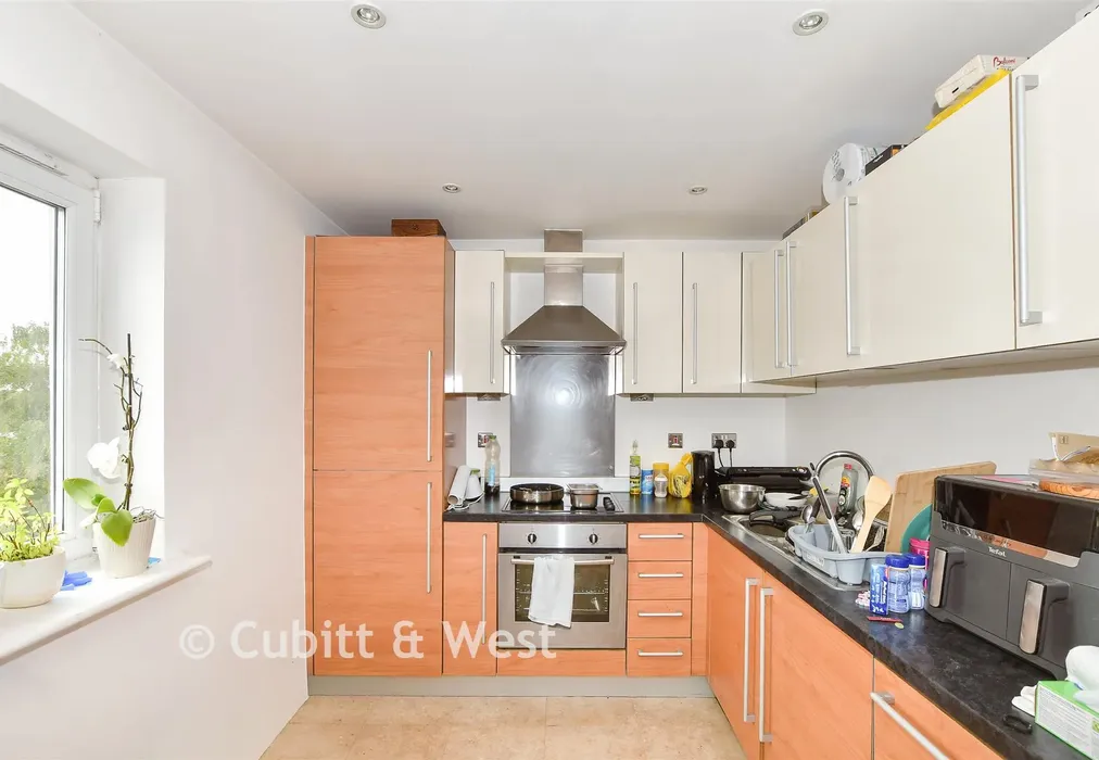 Kitchen - Trafalgar Gardens, Three Bridges, Crawley, West Sussex - Wards of Kent