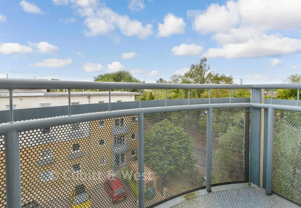 Balcony / Terrace - Trafalgar Gardens, Three Bridges, Crawley, West Sussex - Wards of Kent