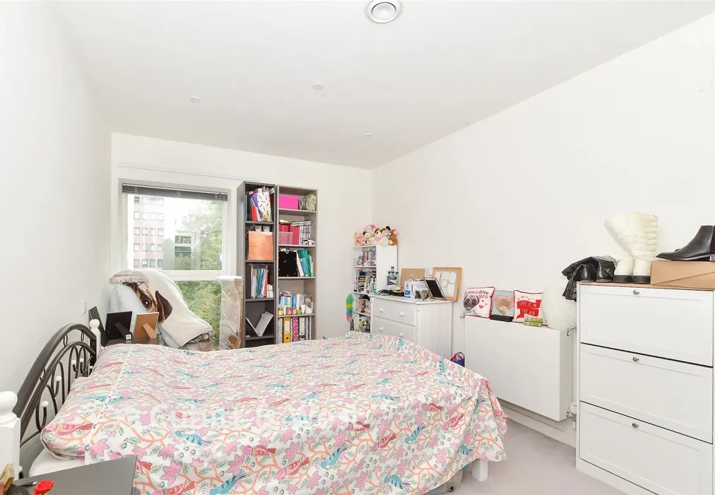 Bedroom 2 - The Boulevard, Crawley, West Sussex - Wards of Kent