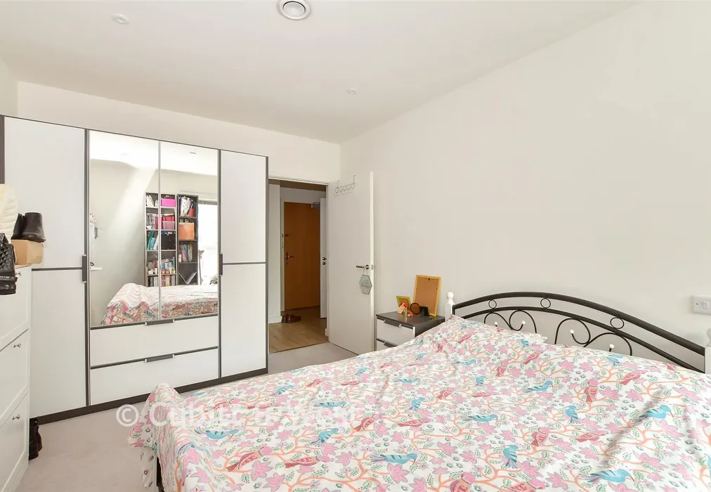Bedroom 2 - The Boulevard, Crawley, West Sussex - Wards of Kent