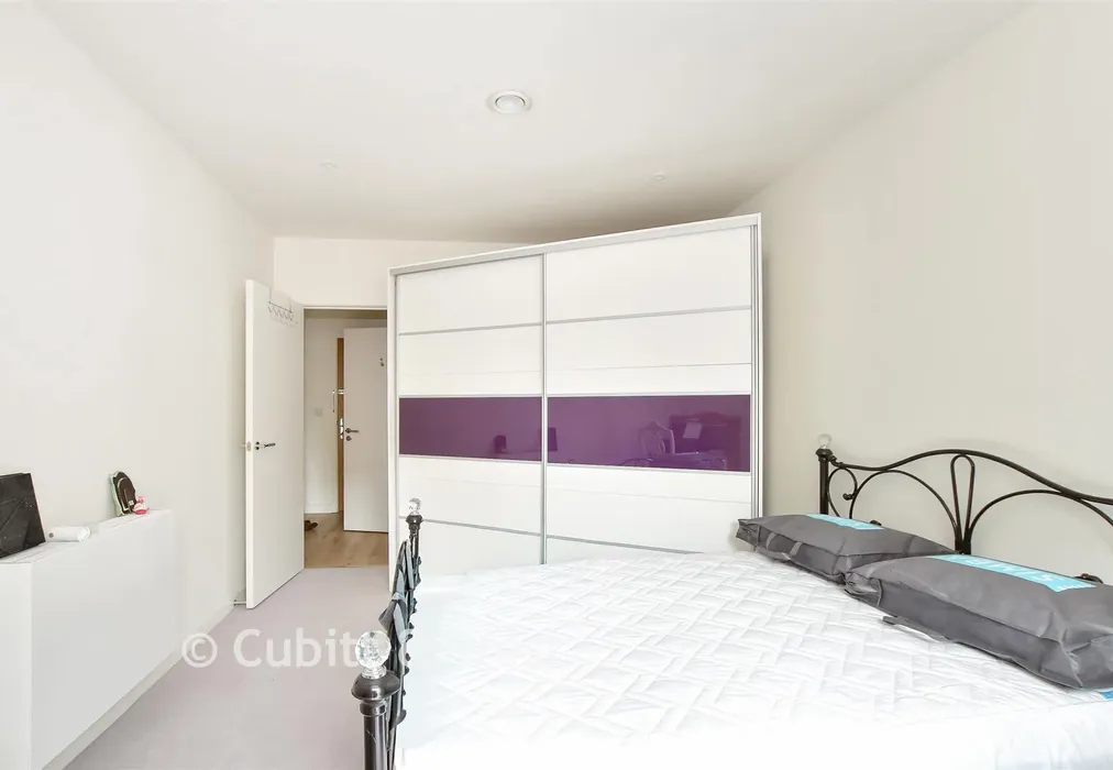 Bedroom 1 - The Boulevard, Crawley, West Sussex - Wards of Kent