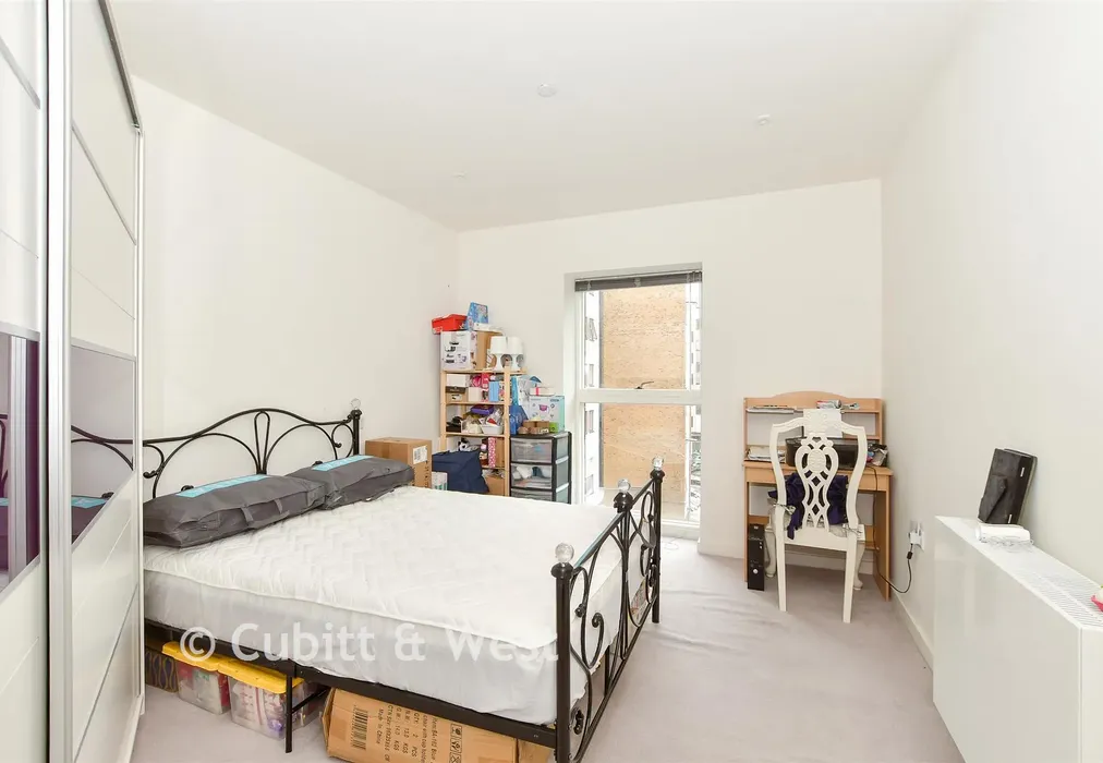 Bedroom 1 - The Boulevard, Crawley, West Sussex - Wards of Kent