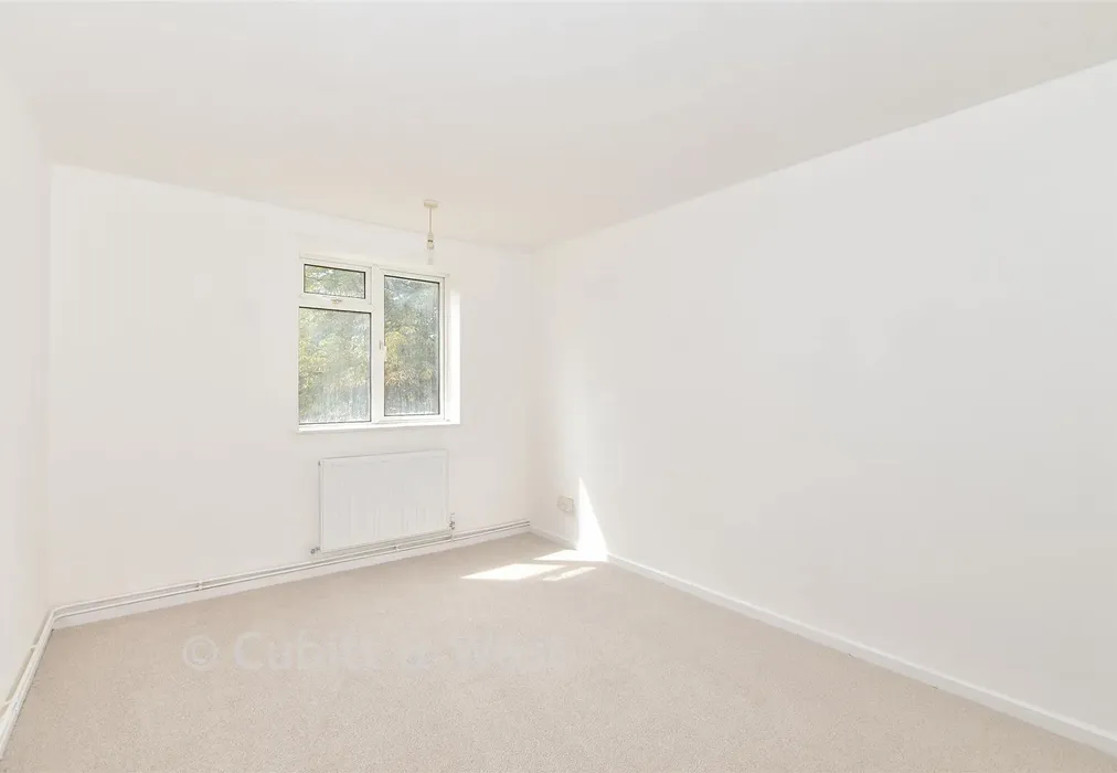 Bedroom 1 - Highams Hill, Gossops Green, Crawley, West Sussex - Wards of Kent
