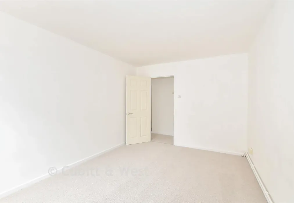 Bedroom 1 - Highams Hill, Gossops Green, Crawley, West Sussex - Wards of Kent