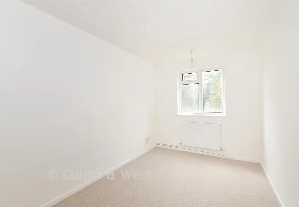 Bedroom 2 - Highams Hill, Gossops Green, Crawley, West Sussex - Wards of Kent