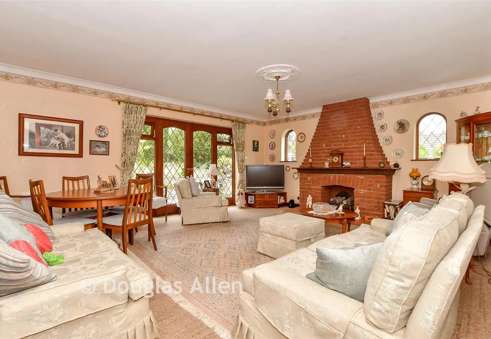Lounge/Diner - Old Hill Avenue, Langdon Hills, Basildon, Essex - Wards of Kent