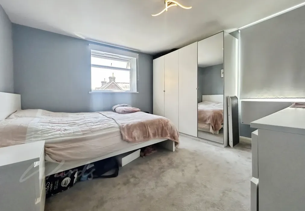 bedroom - Commercial Road Paddock Wood TN12 - Wards of Kent