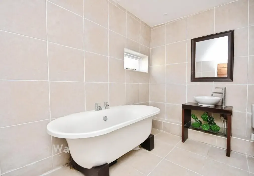 Bathroom - High Street, Minster, Kent - Wards of Kent