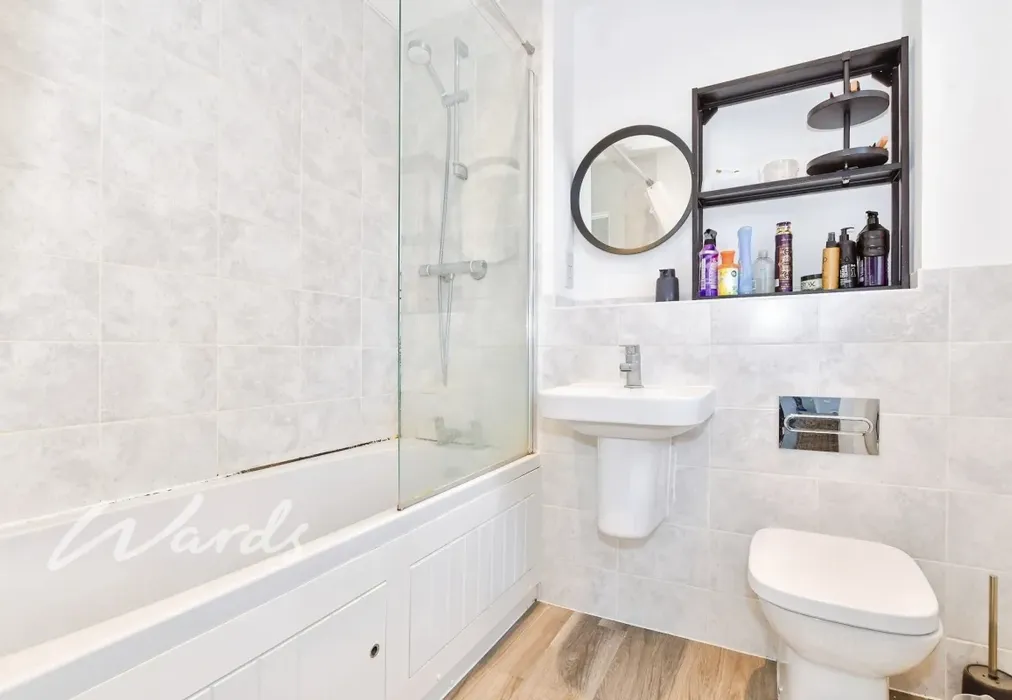 Bathroom - Royal Crescent Kings Hill ME19 - Wards of Kent