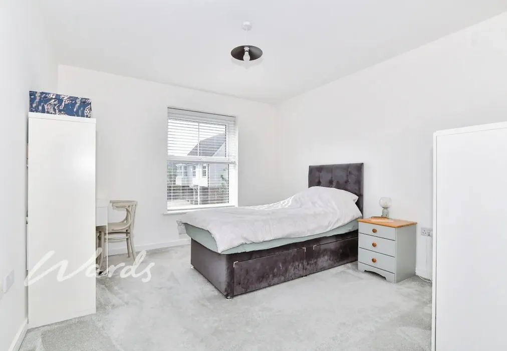 Bedroom - Royal Crescent Kings Hill ME19 - Wards of Kent