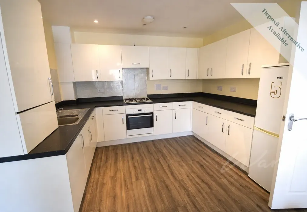 starboard kitchen - Starboard Crescent Chatham ME4 - Wards of Kent