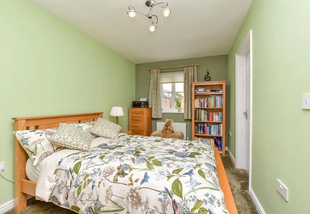 Bedroom 1 - Shelduck Close, Allhallows, Rochester, Kent - Wards of Kent