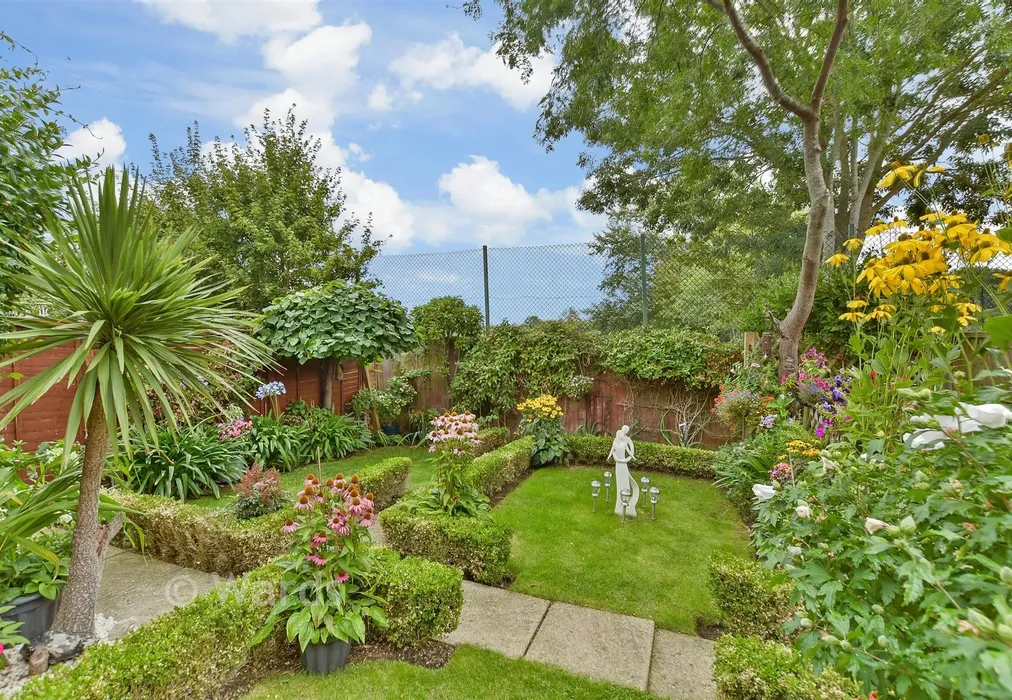Rear Garden - Shelduck Close, Allhallows, Rochester, Kent - Wards of Kent