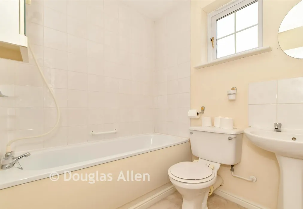 Bathroom - Laurel Lane, Hornchurch, Essex - Wards of Kent
