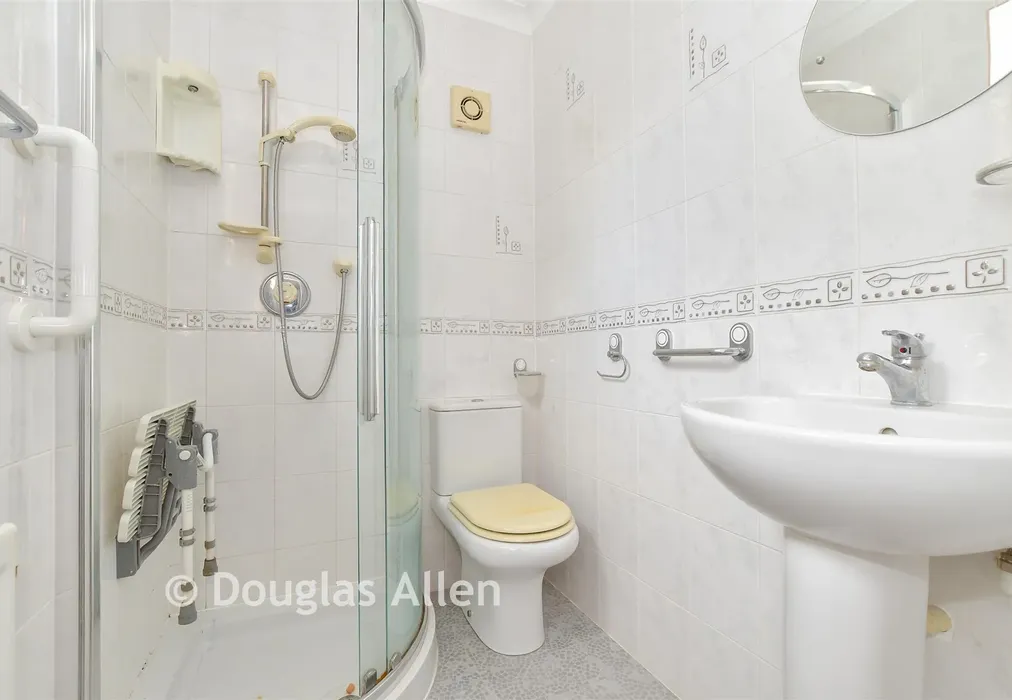 En-Suite - Laurel Lane, Hornchurch, Essex - Wards of Kent