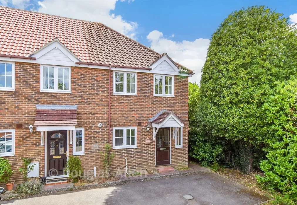 Front Web - Laurel Lane, Hornchurch, Essex - Wards of Kent