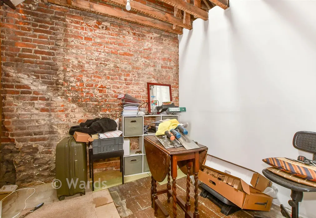 Bedroom 2 - Tonbridge Road, Wateringbury, Kent - Wards of Kent
