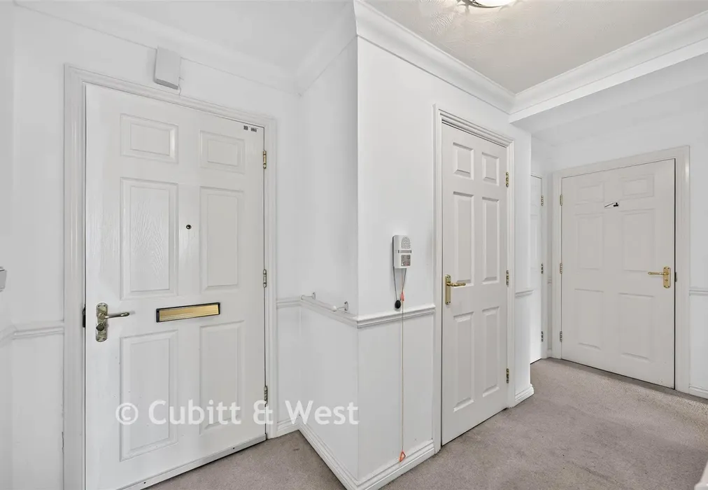 Entrance Hall - Cavendish Road, Sutton, Surrey - Wards of Kent