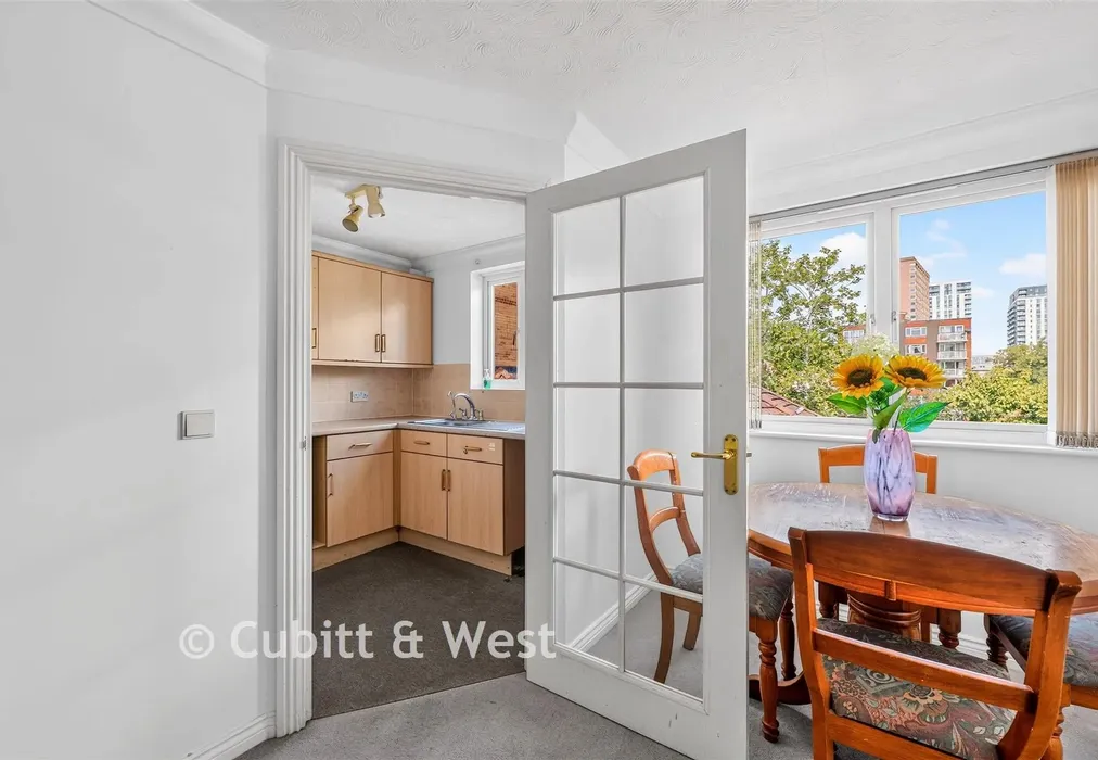 Internal Feature - Cavendish Road, Sutton, Surrey - Wards of Kent