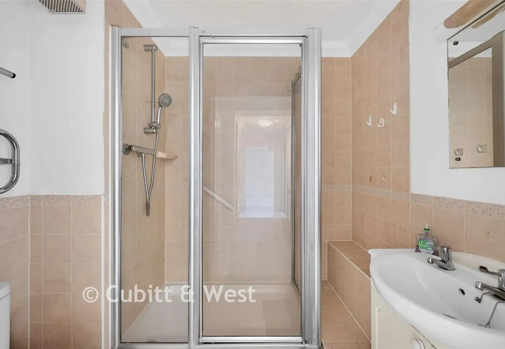 Shower Room - Cavendish Road, Sutton, Surrey - Wards of Kent