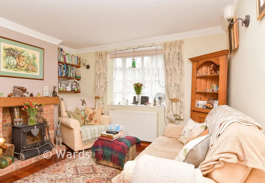 Lounge - Oare Road, Faversham, Kent - Wards of Kent