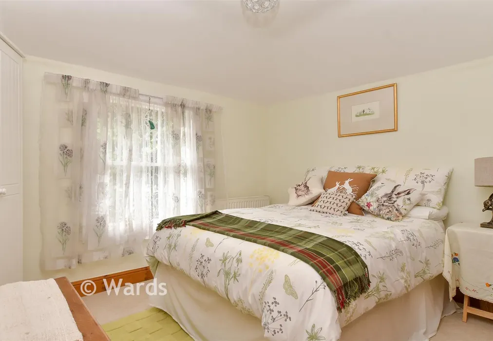 Bedroom 1 - Oare Road, Faversham, Kent - Wards of Kent