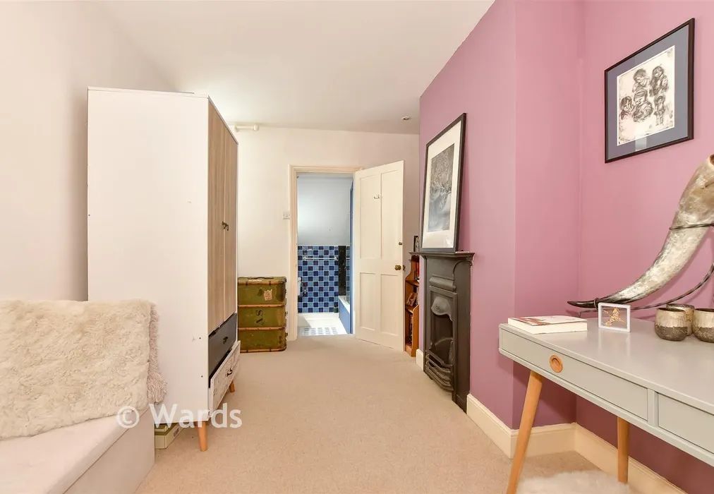 Bedroom 2 - Front Brents, Faversham, Kent - Wards of Kent