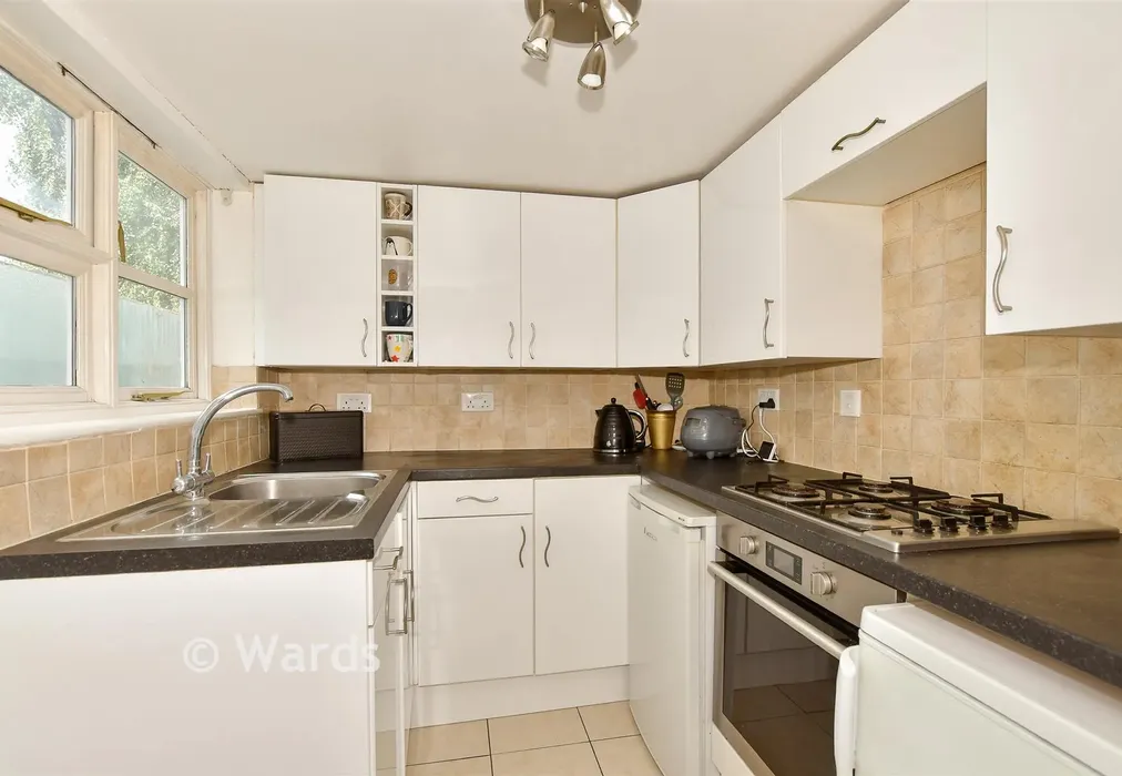 Kitchen - Front Brents, Faversham, Kent - Wards of Kent