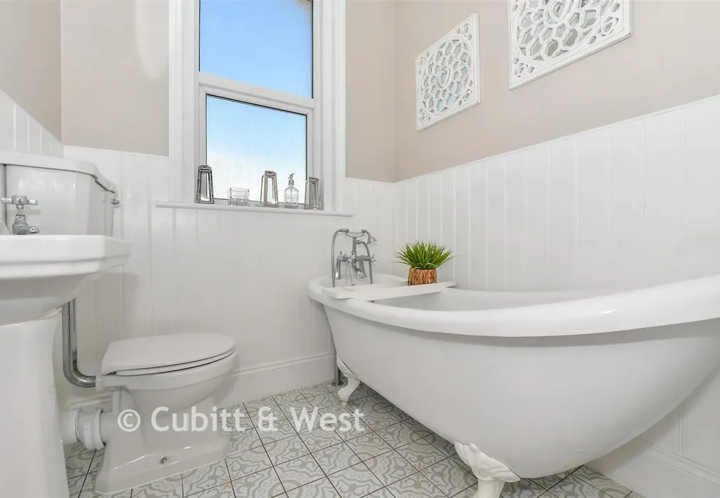 Bathroom - Thurbern Road, North End, Portsmouth, Hampshire - Wards of Kent