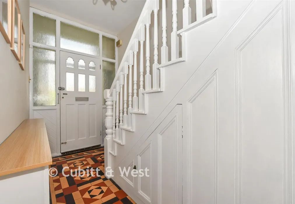 Entrance Hall - Thurbern Road, North End, Portsmouth, Hampshire - Wards of Kent