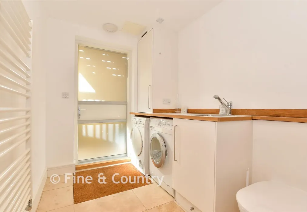 Shower / Utility Room - Cliff Road, Cowes, Isle of Wight - Wards of Kent