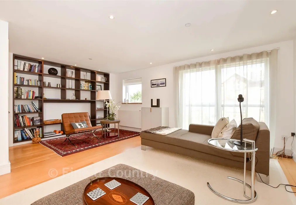 Sitting Area - Cliff Road, Cowes, Isle of Wight - Wards of Kent
