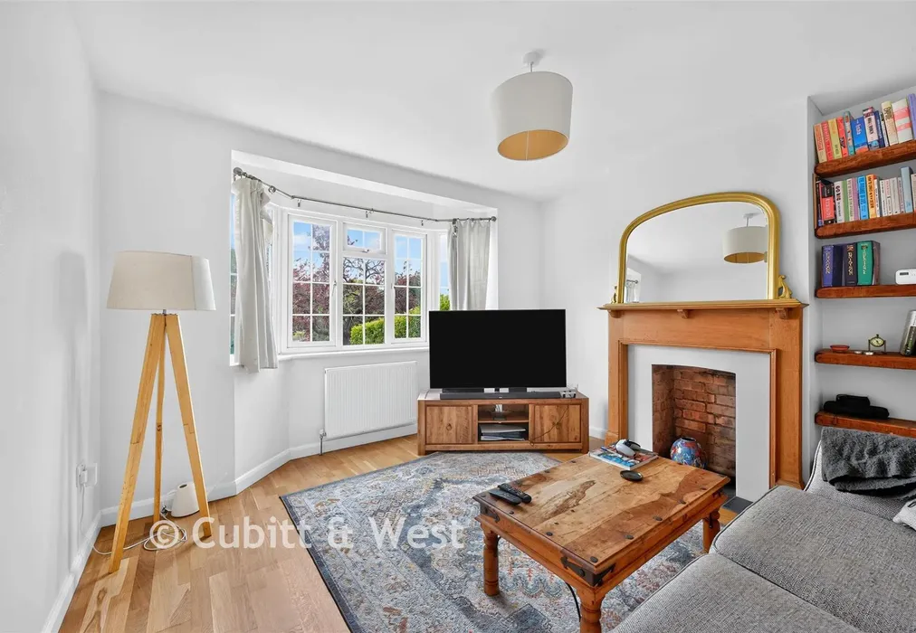 Living Room - Famet Avenue, Purley, Surrey - Wards of Kent