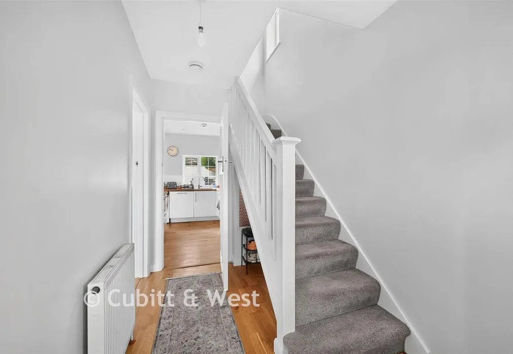 Entrance Hallway - Famet Avenue, Purley, Surrey - Wards of Kent