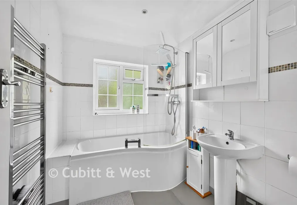 Bathroom - Famet Avenue, Purley, Surrey - Wards of Kent