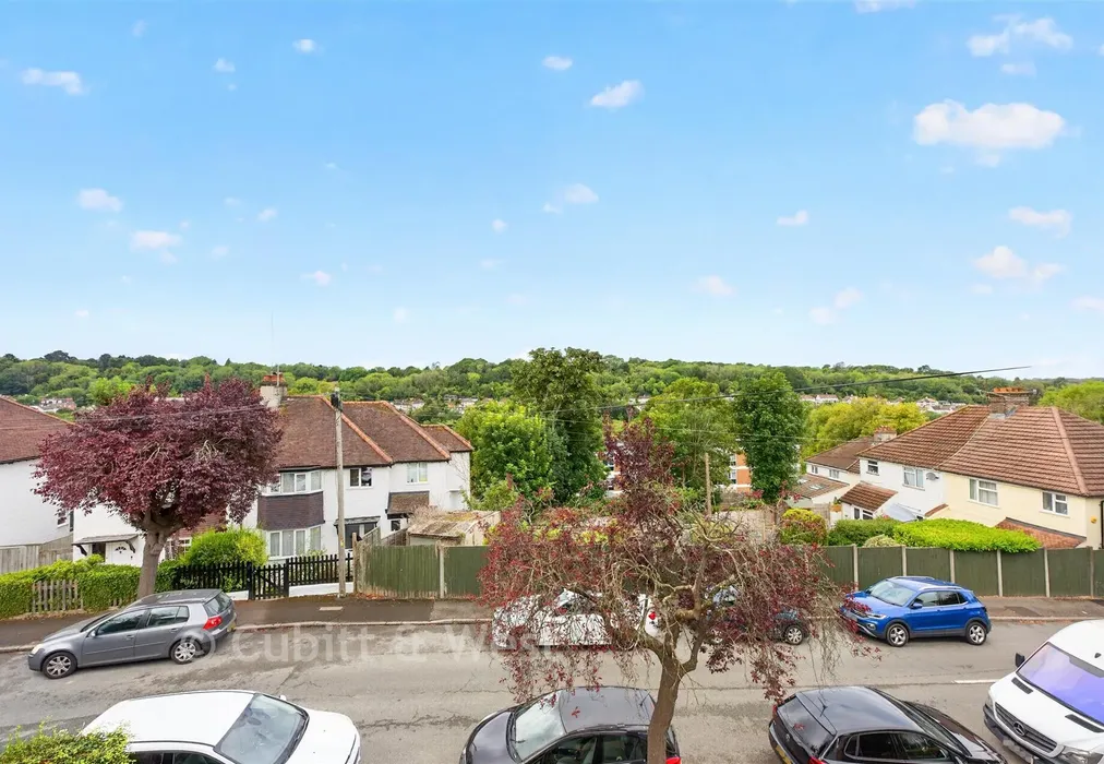 Views to front - Famet Avenue, Purley, Surrey - Wards of Kent